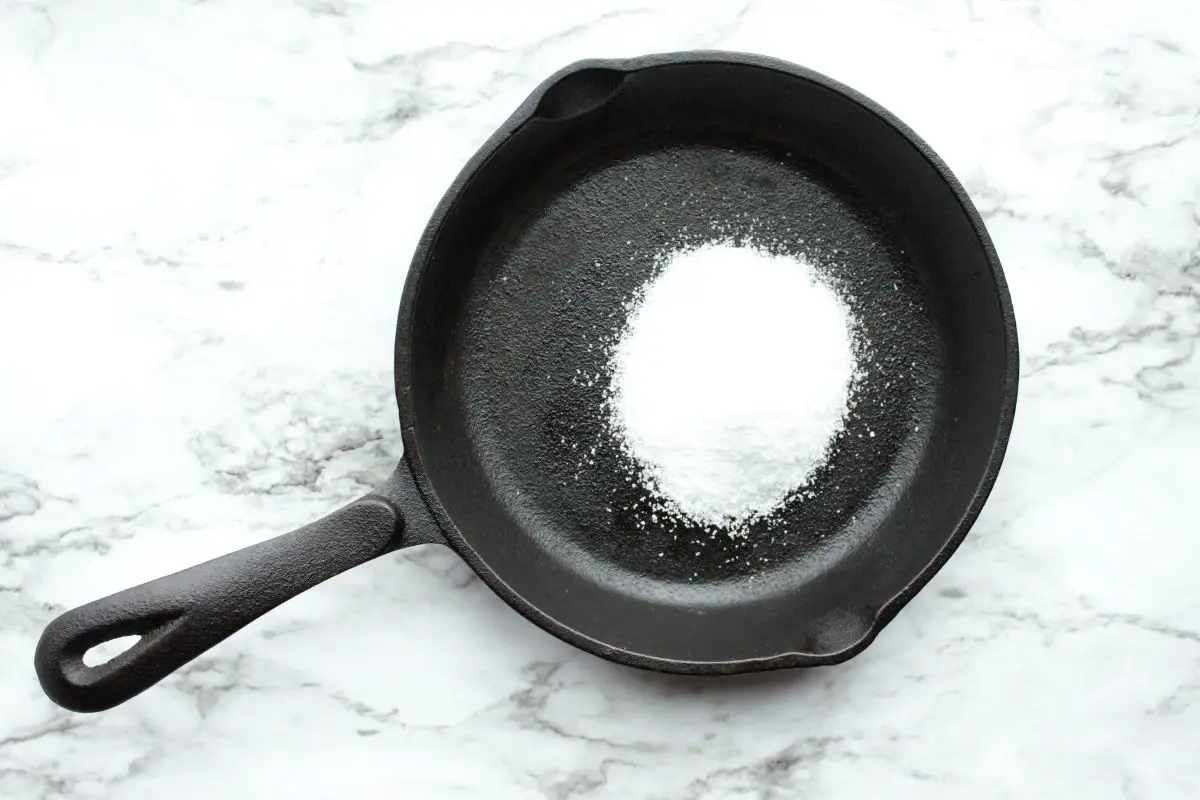 How to clean cast iron pots and pans